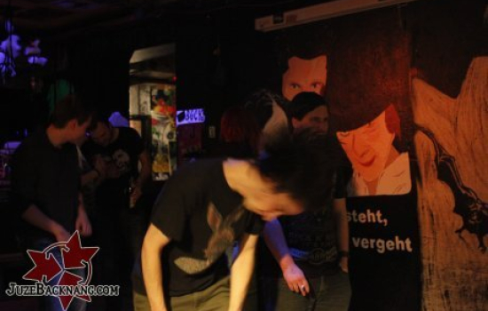 2013 - Watch this!, down eight one, Mainström