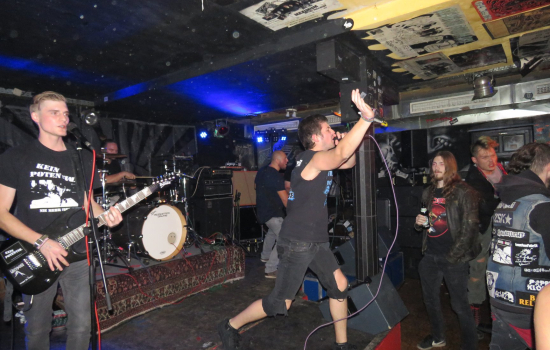 Krach unterm Dach 2018: Fahnenflucht, 100 Kilo Herz, Empowerment und Kein Potential