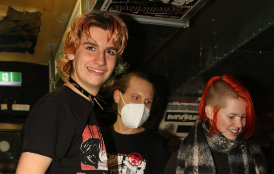 Krippenspiel und Sturm auf den Weihnachtsbaum